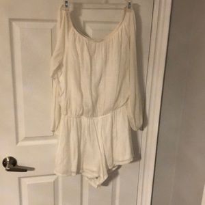 An optional off the shoulder one piece .